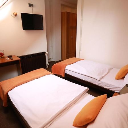 Rustika Sobe Bed & Breakfast Osijek Bagian luar foto