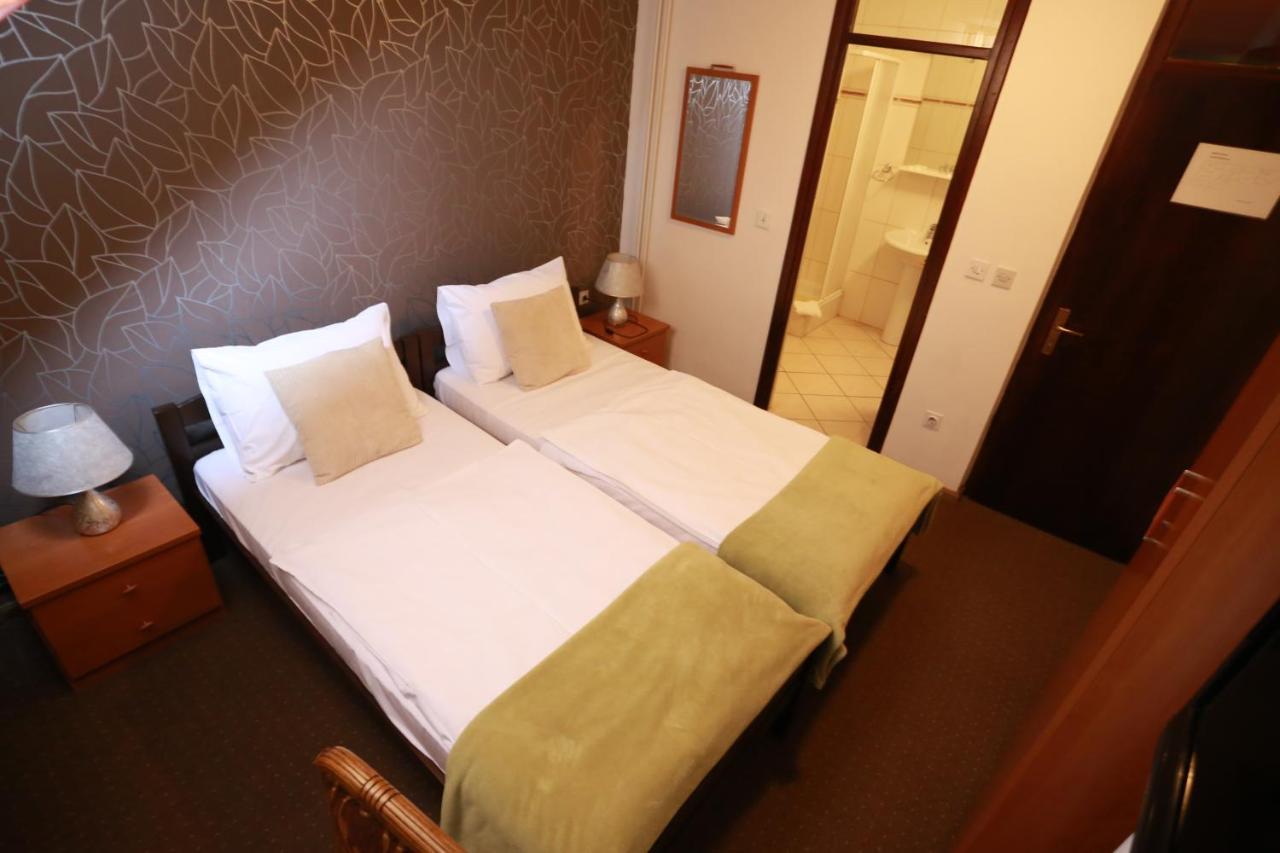 Rustika Sobe Bed & Breakfast Osijek Bagian luar foto