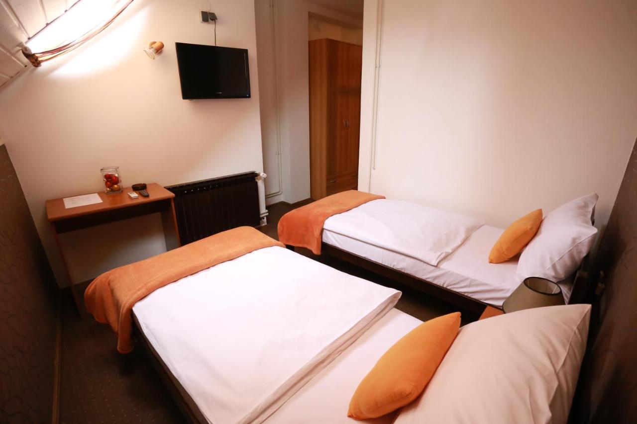 Rustika Sobe Bed & Breakfast Osijek Bagian luar foto