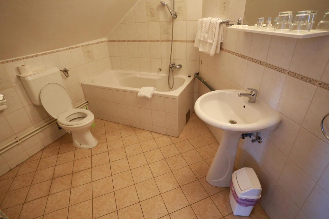 Rustika Sobe Bed & Breakfast Osijek Bagian luar foto