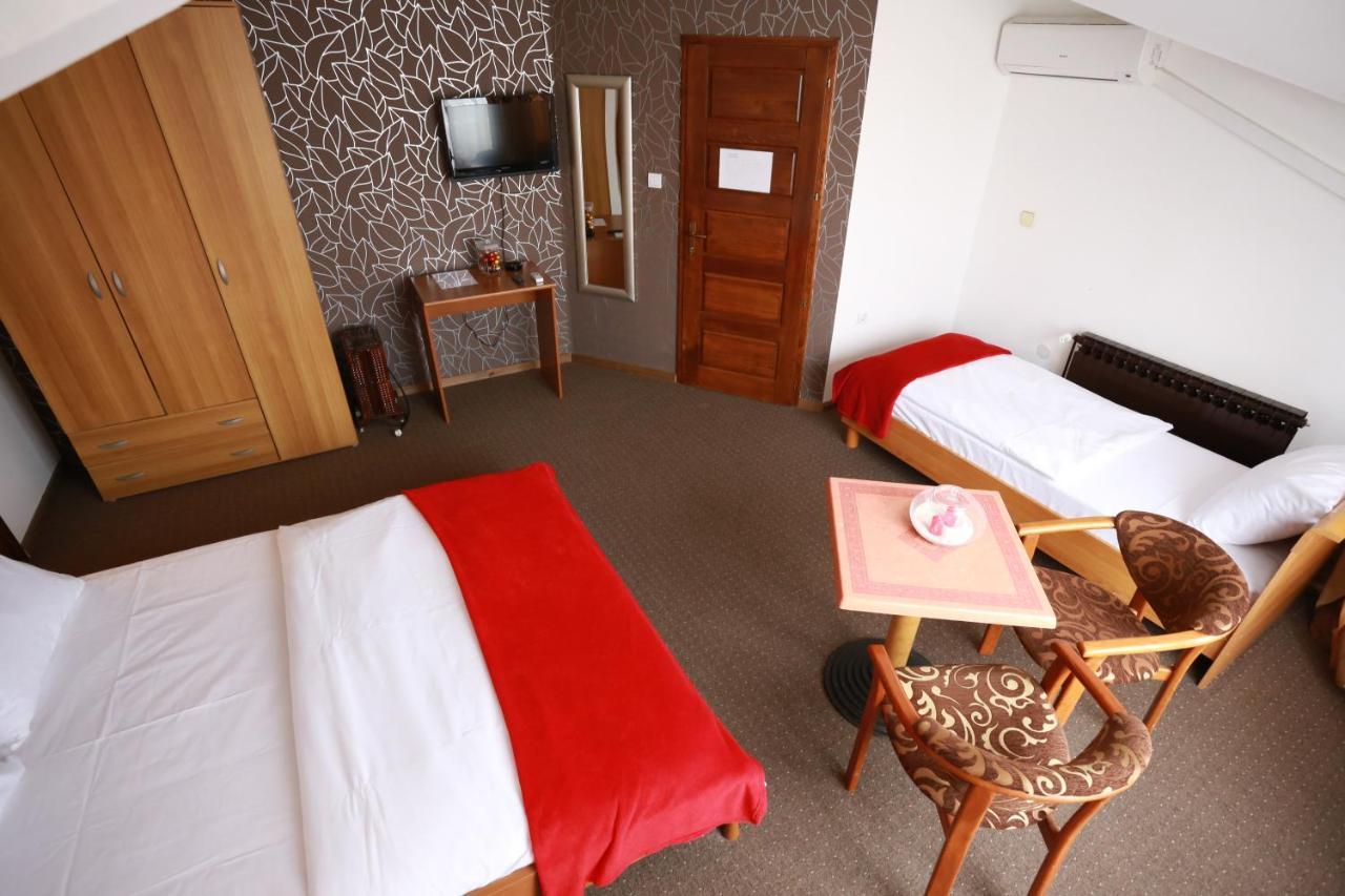 Rustika Sobe Bed & Breakfast Osijek Bagian luar foto