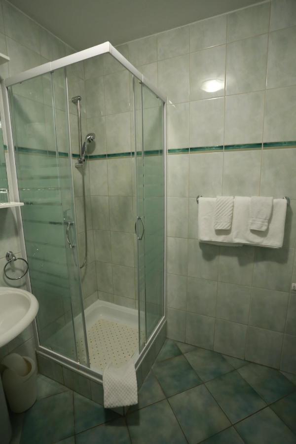 Rustika Sobe Bed & Breakfast Osijek Bagian luar foto