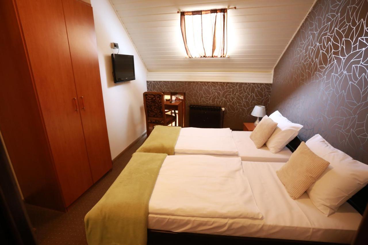 Rustika Sobe Bed & Breakfast Osijek Bagian luar foto