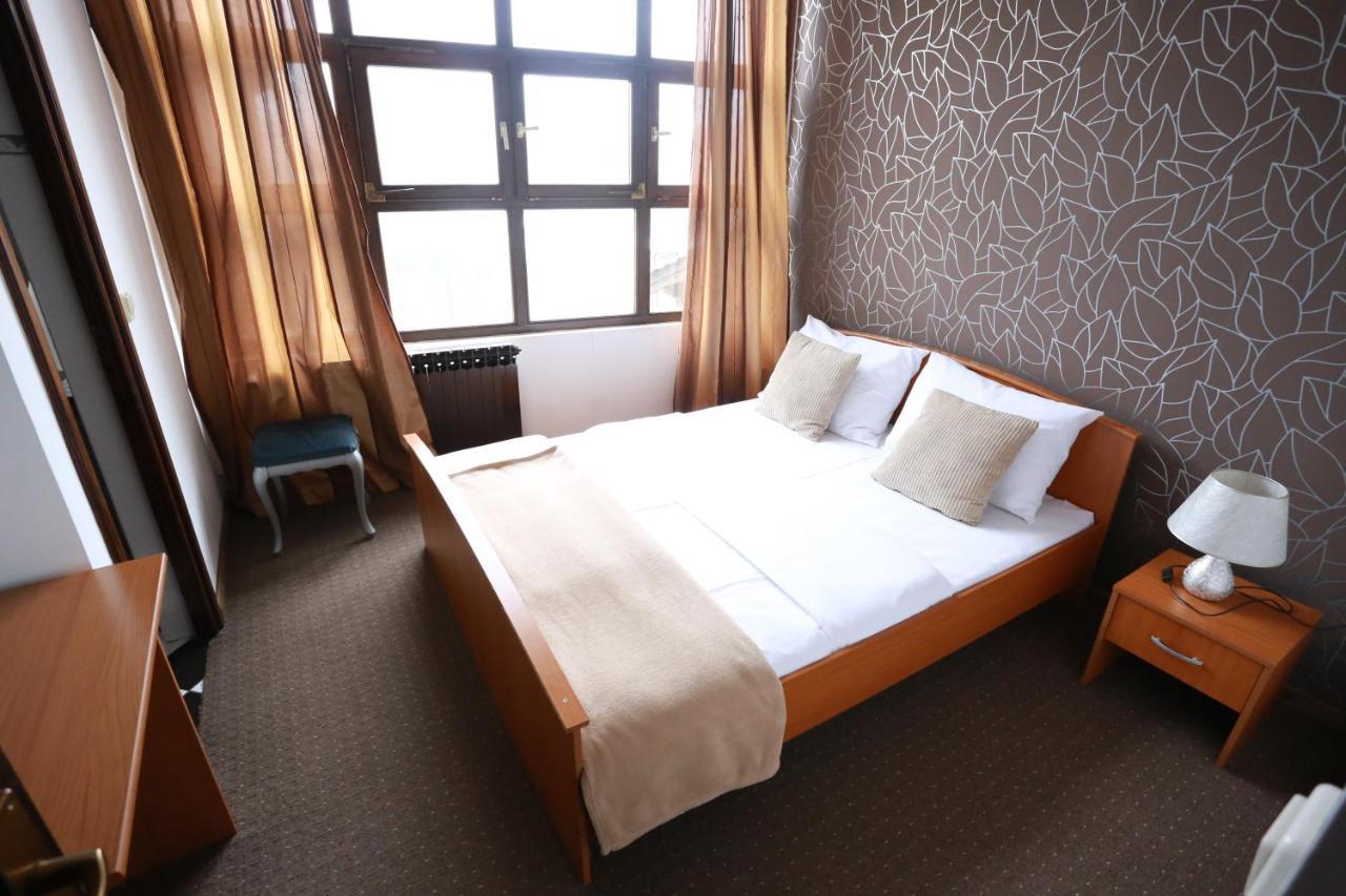 Rustika Sobe Bed & Breakfast Osijek Bagian luar foto